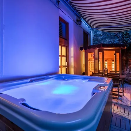 Wellness Wonderland Garden, Sauna, Jacuzzi In Cbd * بودابست