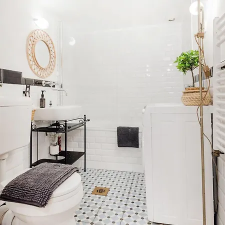 Wellness Wonderland Garden, Sauna, Jacuzzi In Cbd Daire *