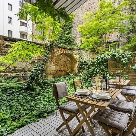 Wellness Wonderland Garden, Sauna, Jacuzzi In Cbd Daire *