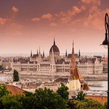 Wellness Wonderland Garden In Budapest Cbd *