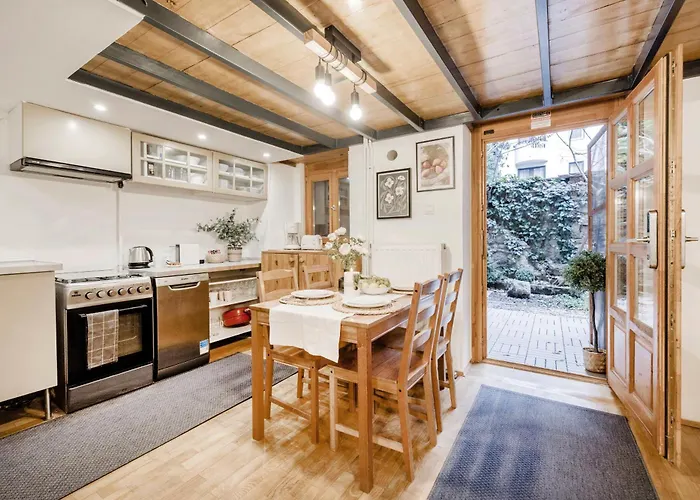 شقة Wellness Wonderland Garden, Sauna, Jacuzzi In Cbd