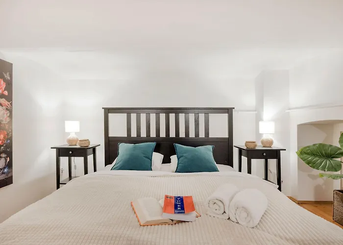 Wellness Wonderland Garden, Sauna, Jacuzzi In Cbd *