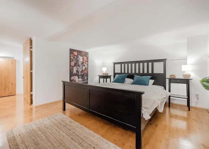 Wellness Wonderland Garden, Sauna, Jacuzzi In Cbd