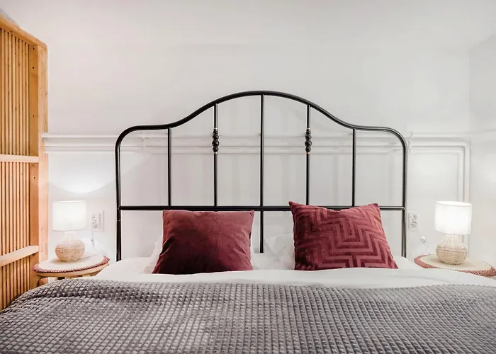 Wellness Wonderland Garden, Sauna, Jacuzzi In Cbd بودابست