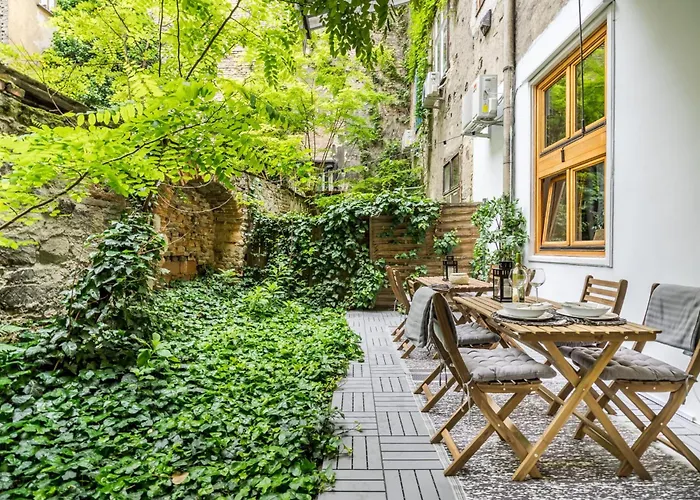 Wellness Wonderland Garden, Sauna, Jacuzzi In Cbd