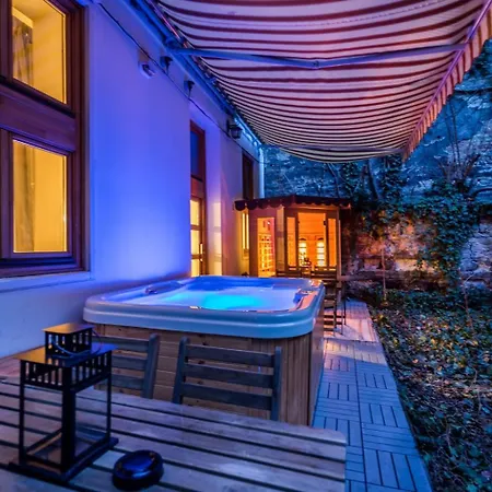 Wellness Wonderland Garden, Sauna, Jacuzzi In Cbd * Будапешт