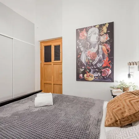 Апартаменты Wellness Wonderland Garden, Sauna, Jacuzzi In Cbd Будапешт