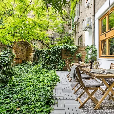 Wellness Wonderland Garden, Sauna, Jacuzzi In Cbd