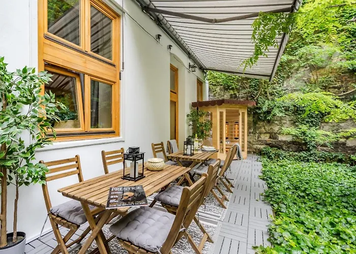 Wellness Wonderland Garden, Sauna, Jacuzzi In Cbd *