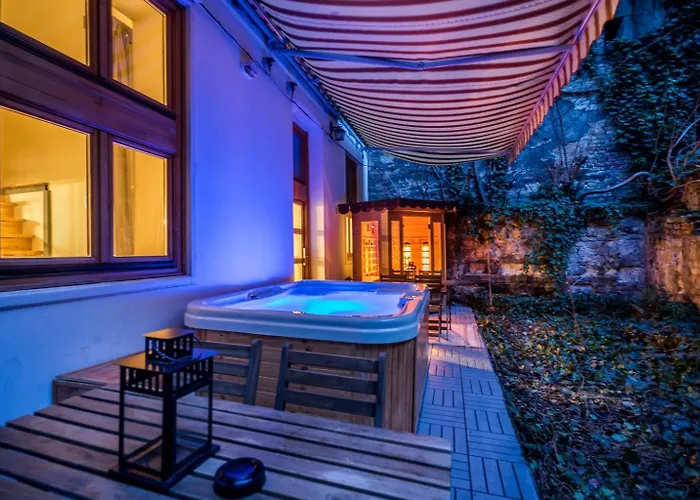 Wellness Wonderland Garden, Sauna, Jacuzzi In Cbd * Budapešť