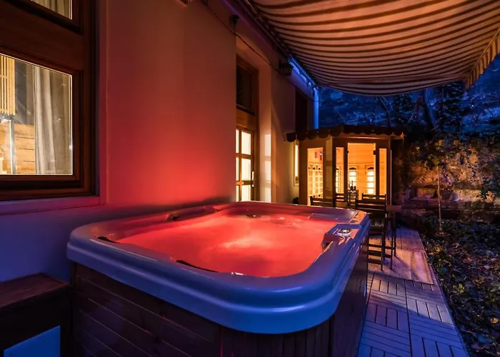 Wellness Wonderland Garden, Sauna, Jacuzzi In Cbd *